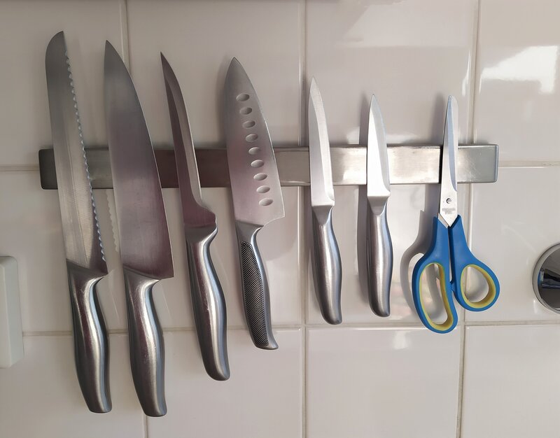 banda magnética para cuchillos para aprovechar el espacio en casa